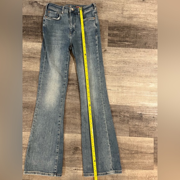 ANTHROPOLOGIE Pilcro Demilune Boot Cut jeans in medium blue wash - Picture 6 of 7